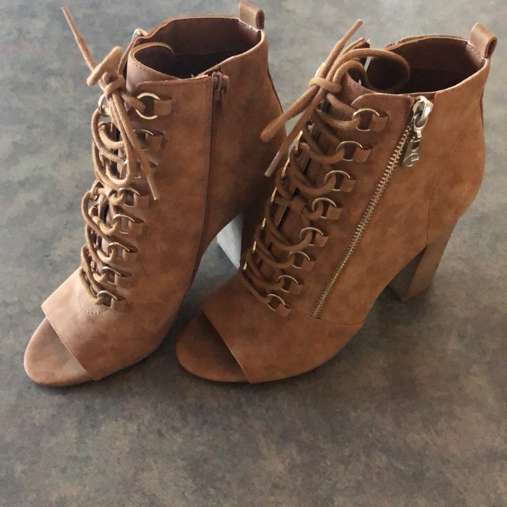 NWOT G by Guess Heels